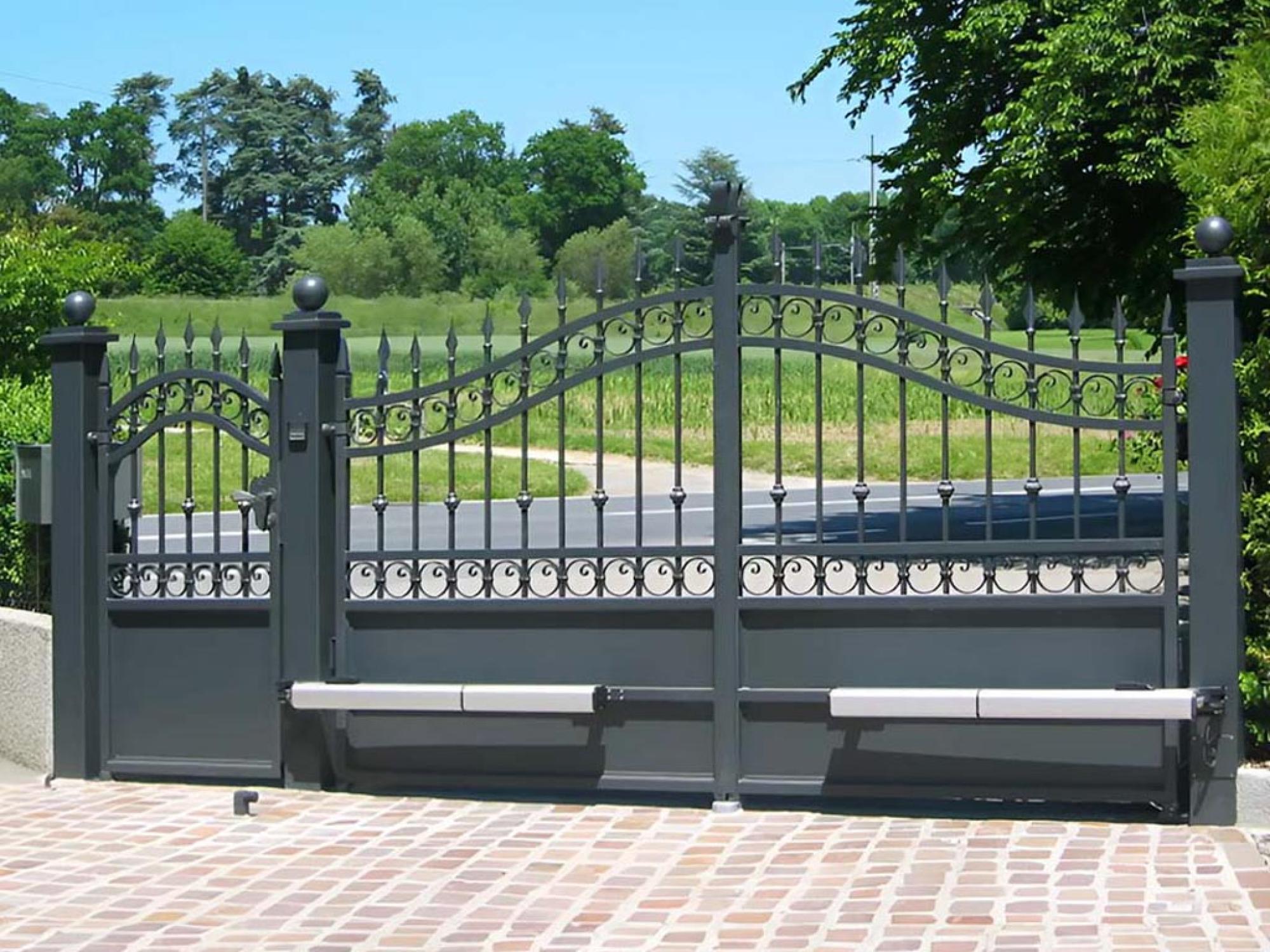 Oleodinamica FAAC: potenza, durata e tecnologia per professionisti